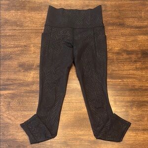 Athleta Black Salutation Stash Pocket II 7/8 Tight